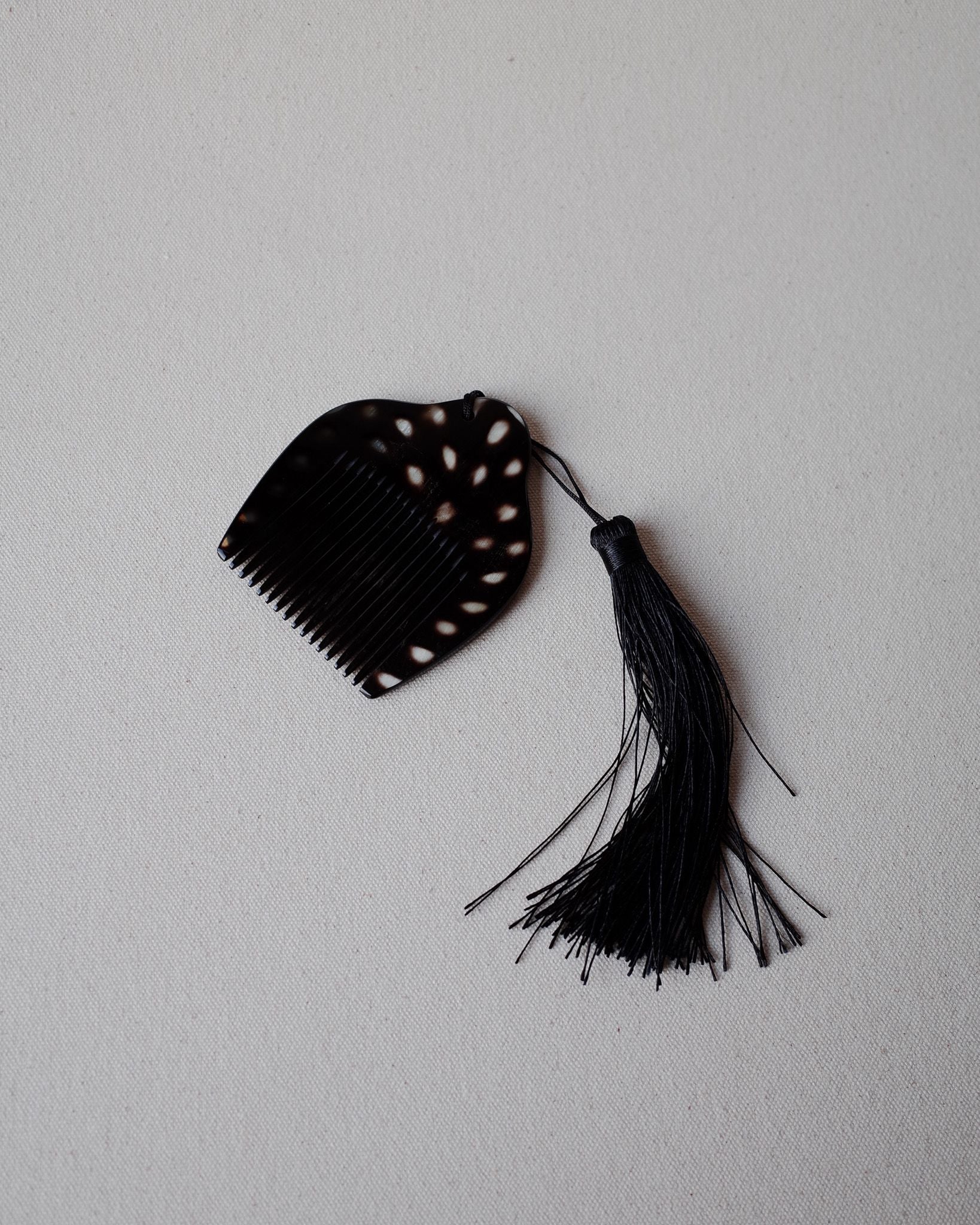 Tassel Comb 001